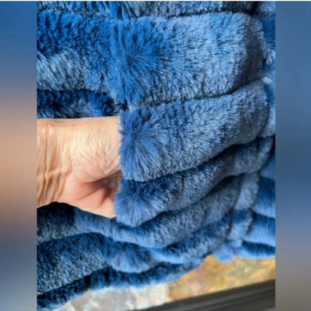 Soft Surroundings Rich Blue Plush Faux Fur Reversible‎ Vest